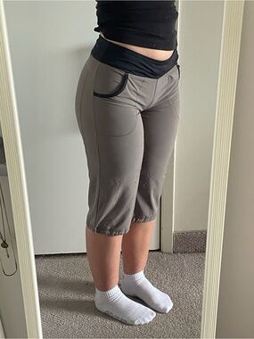 Lole Women's Taupe Active Capris Shorts